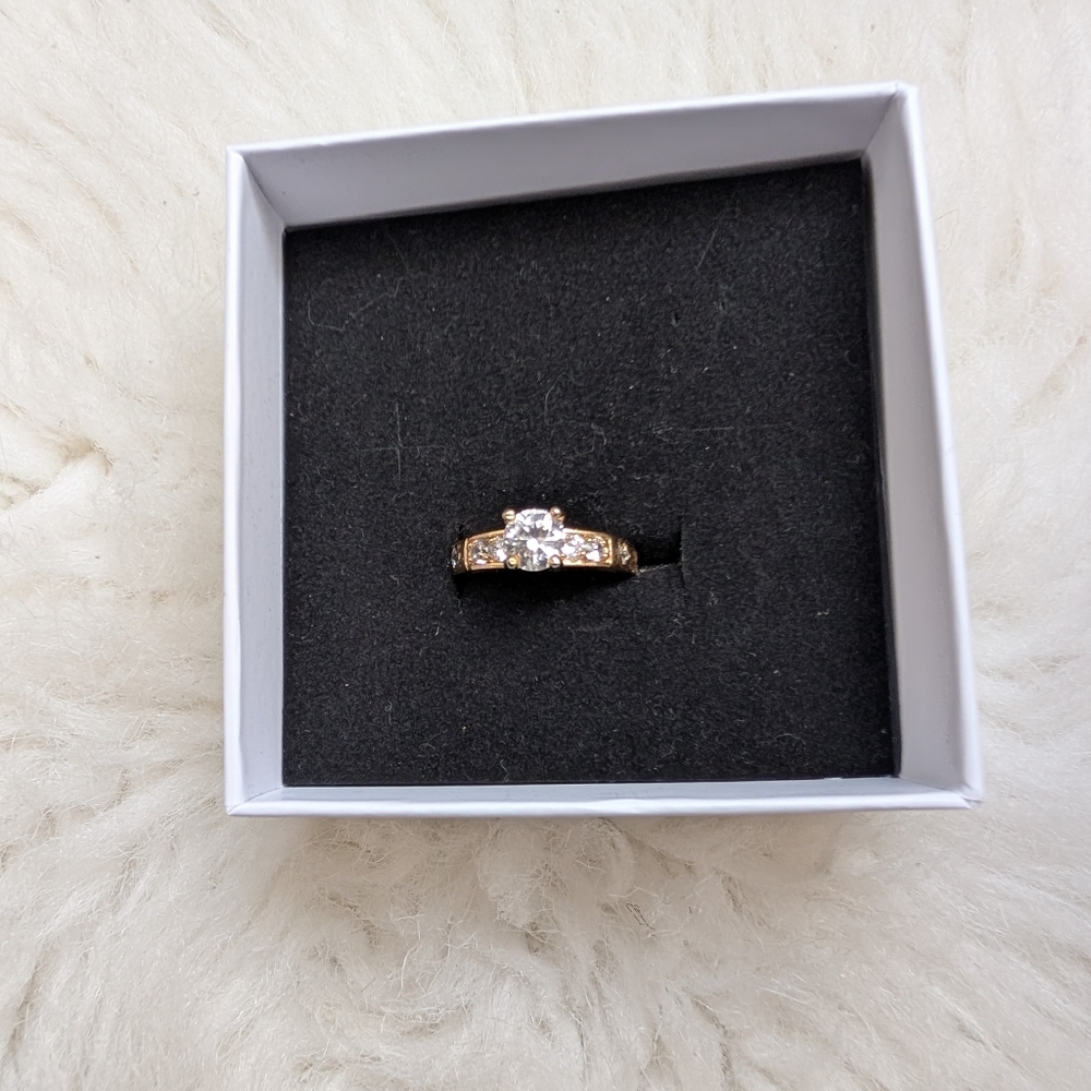 Elegant Gold and Silver Women's Ring